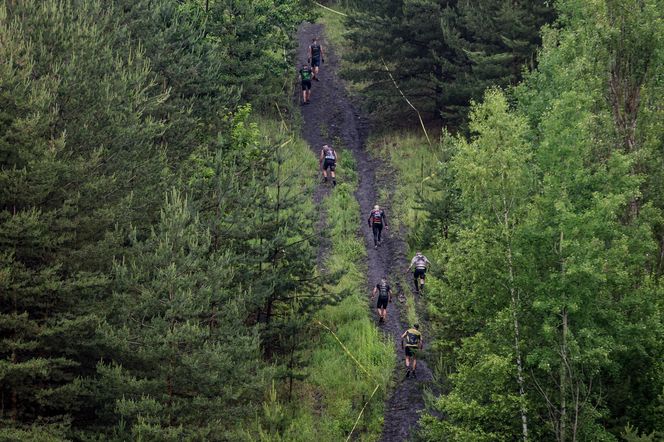 Runmageddon w Katowicach 2025. Błoto, pot i triumf na Hałdzie Kostuchna