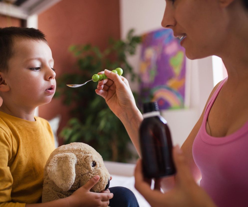 Podajesz dziecku tran i witaminę D? Zobacz czy nie przesadzasz z dawkowaniem