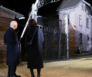 Karol III uczcił w Auschwitz pamięć ofiar Holokaustu