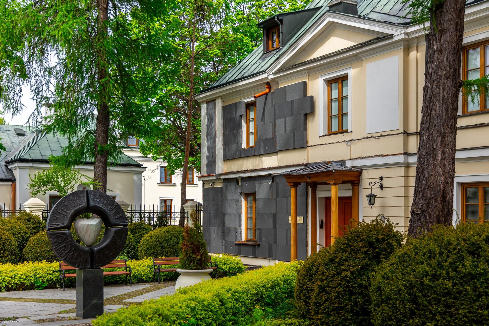 Nielegalna termomodernizacja zabytku w Wilanowie