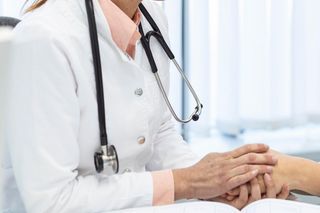 Rząd chce ograniczyć zarobki medyków. Lekarze przeciwko pomysłowi limitu wynagrodzeń