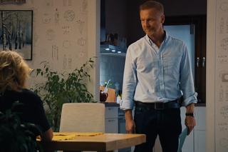 M jak miłość odc. 1701. Julia (Marta Chodorowska), Andrzej Budzyński (Krystian Wieczorek)