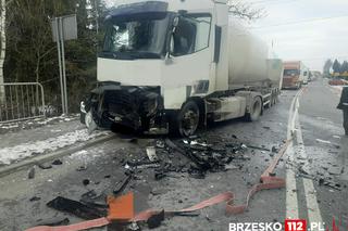 Jurków. Zderzenie czołowe ciężarówki z osobówką