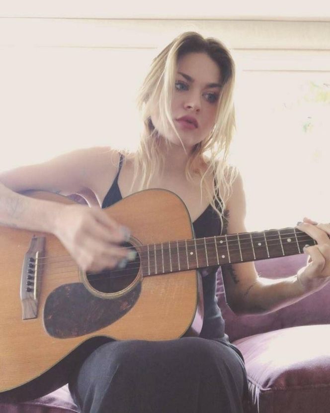 Córka Kurta Cobaina urodziła pierwsze dziecko. Tak dziś wygląda Frances Bean Cobain 