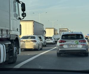 Karambol na Autostradowej Obwodnicy Wrocławia. Aż 3 wypadki, 15 uszkodzonych pojazdów oraz 3 osoby ranne