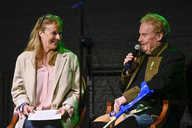 Kowboj o kulach. Tak Olbrychski wraca do zdrowia po operacji