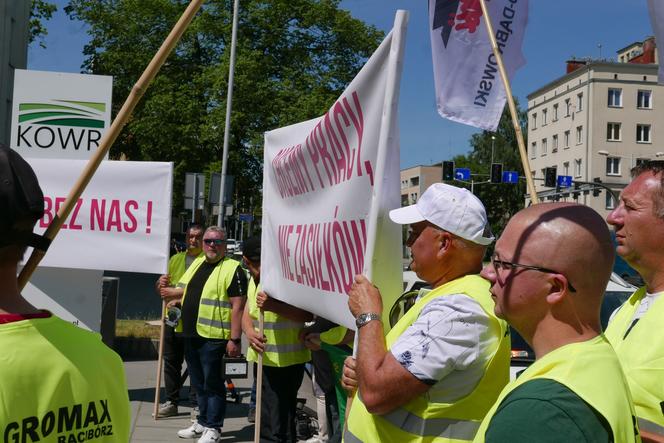 Protest pracowników największej fermy bydła mlecznego na Śląsku