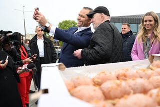 Karol Nawrocki w Gdańsku rozdawał pączki