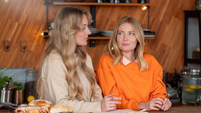 Barwy szczęścia odc. 2983: Renata (Anna Mrozowska), Dominika (Karolina Chapko)