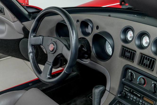 Dodge Viper z przebiegiem 34 mil