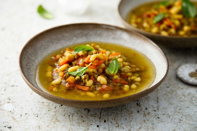 minestrone z cuknią i orzo