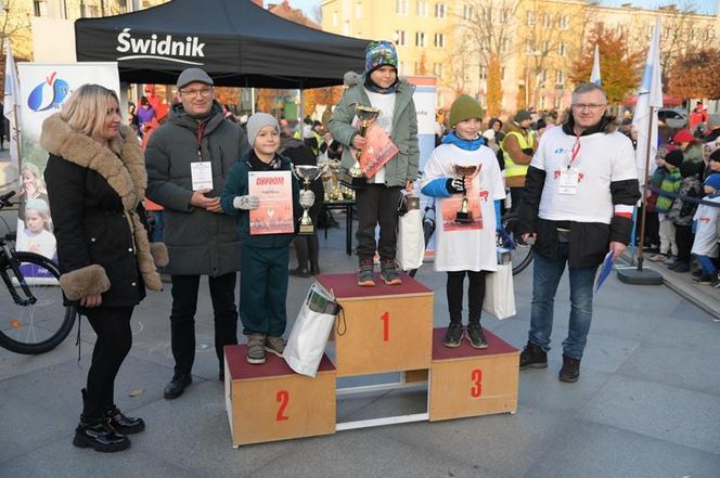 Mali i duzi pobiegli dla Polski! Druga edycja Ulicznych Biegów Niepodległości