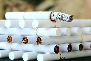 Mazowsze - papierosy bez akcyzy warte 12 mln. zł na jednej z posesji