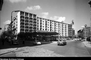 Pawilon Chemii u zbiegu ulic Brackiej i Nowogrodzkiej w Warszawie