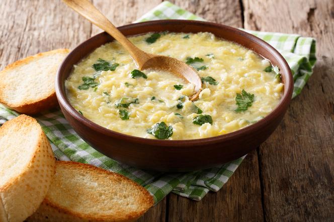 Serowa zupa z 5 składników: najlepsze danie na pocieszenie