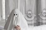 Dekoracja stołu na Halloween w kolorze białym