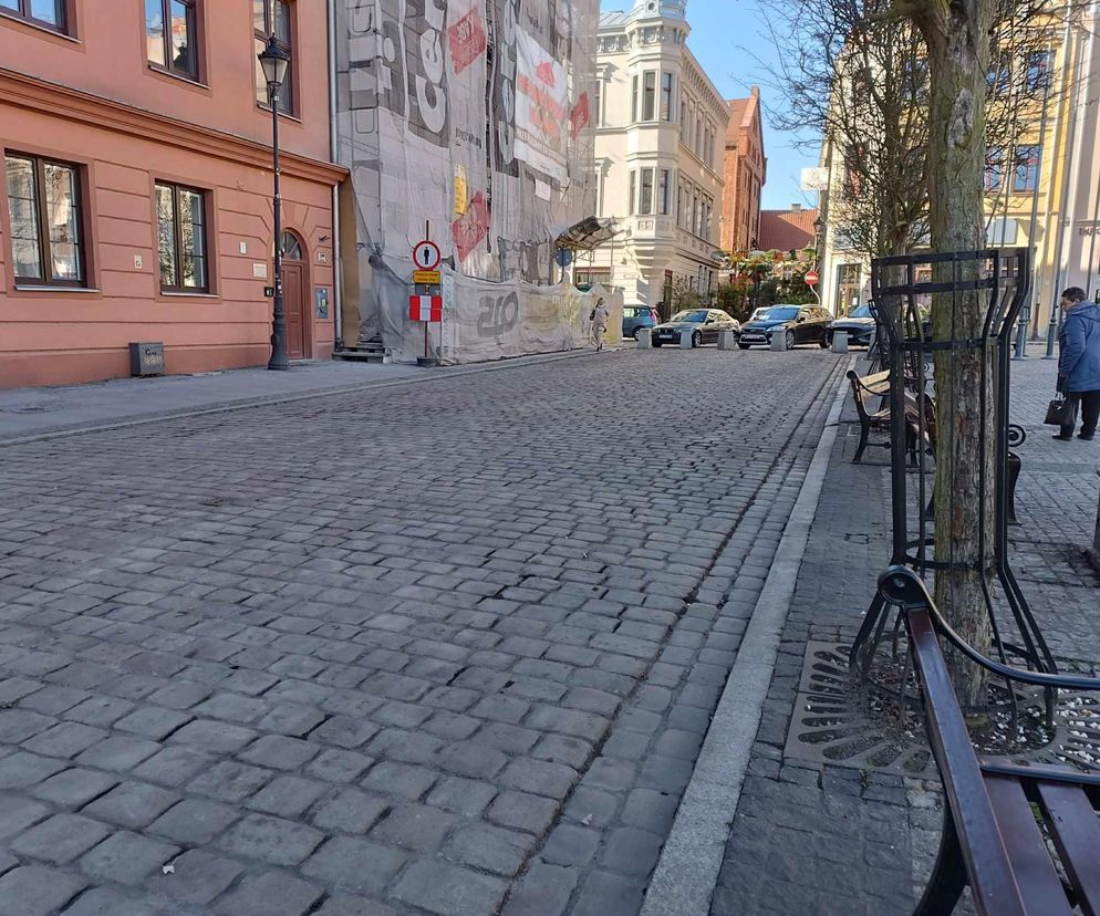 Na Rynek Główny znów wjedziemy autem. Znikają letnie kawiarenki 