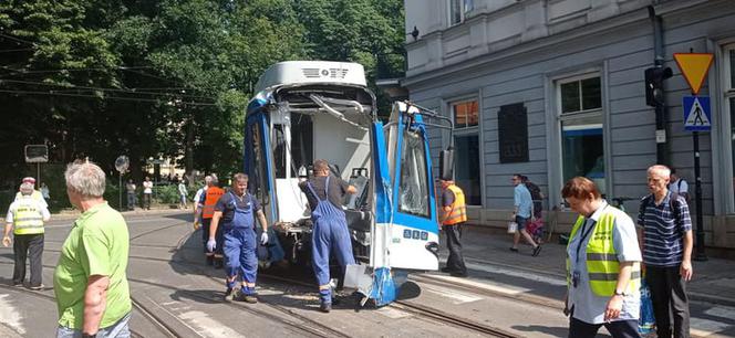 Kraków. Zderzenie tramwajów na skrzyżowaniu ulic Piłsudskiego i Straszewskiego