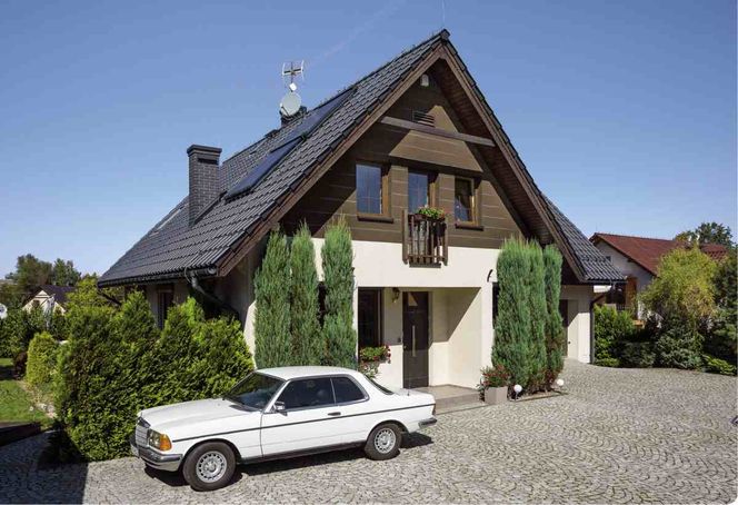 Dom inteligentny zbudowany na podstawie gotowego projektu domu z poddaszem