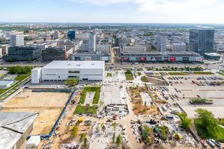 Plac Centralny i Muzeum Sztuki Nowoczesnej w 2025 r.