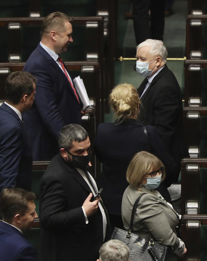  Sejm głosuje a Kaczyński szpera w ...