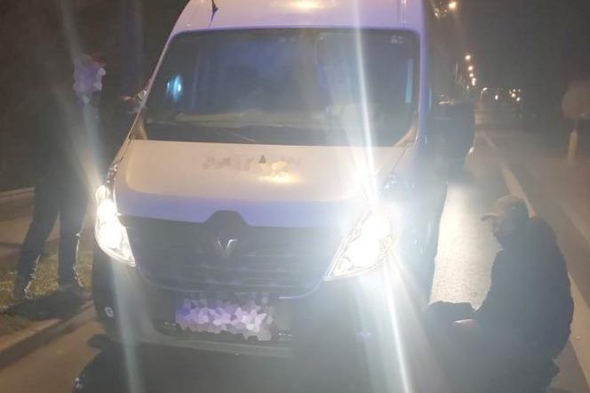 Złodzieje busów zatrzymani pod Płockiem! Ukradli kilkanaście pojazdów w trzech województwach