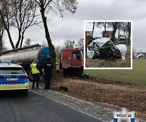 Czołowe zderzenie z cysterną. Kierowca nie miał najmniejszych szans