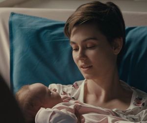 	Na dobre i na złe odc. 959 finał sezonu. Blanka (Pola Gonciarz), jej córka Nina (Michalina Grot)