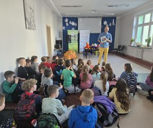 Pan Poety spotkał się z dziećmi i młodzieżą w Mokobodach