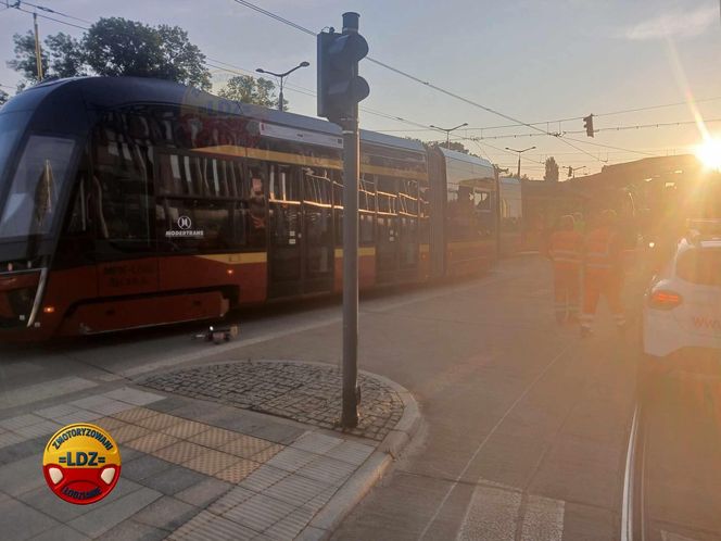 Poranny paraliż w centrum Łodzi. Wykolejony tramwaj zablokował ruch wokół dworca Fabrycznego