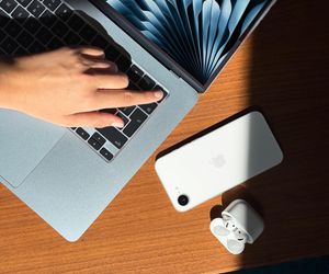 Black to school z Apple. Te urządzenia będą nieocenionym wsparciem dla każdego ucznia. Teraz kupisz je taniej! 