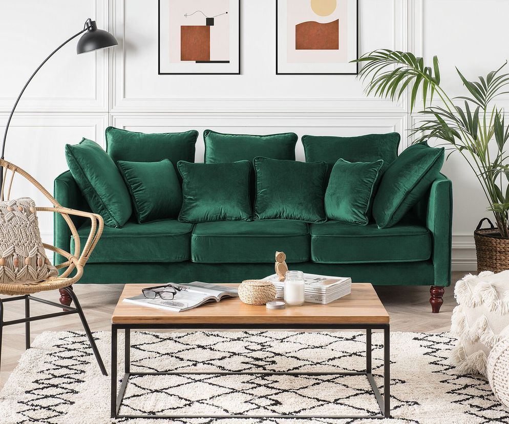 Zielona sofa w salonie