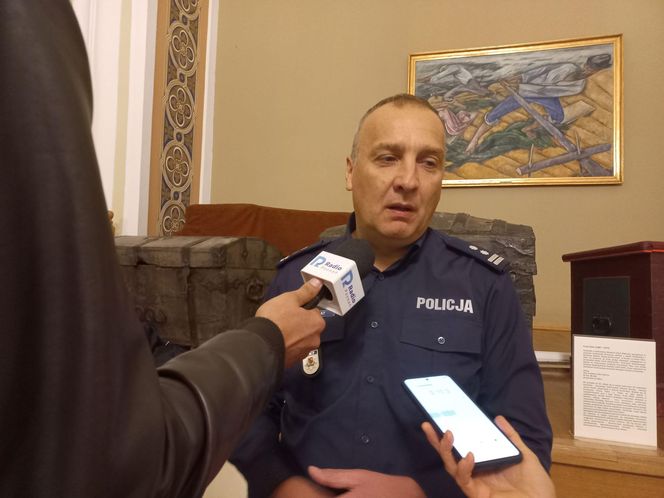 Z takiej strzelał James Bond. Cenny podarunek od policji w Lesznie dla Muzuem Okręgowego