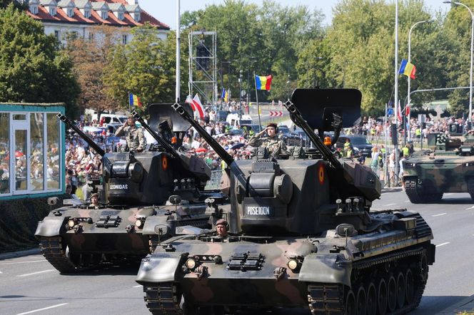 Defilada wojskowa 15 sierpnia w Warszawie