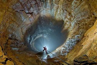 Speleolog uwięziony w jaskini. Skomplikowana akcja z udziałem polskich ratowników