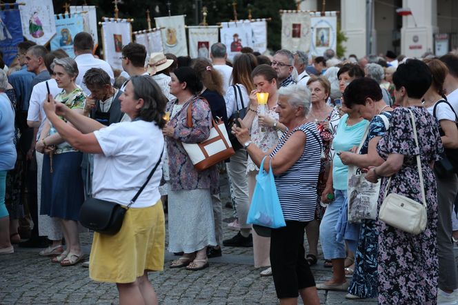 76. rocznica Cudu Lubelskiego. Procesja różańcowa w centrum Lublina