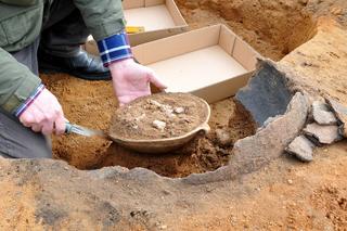 Niesamowite odkrycie pod Bydgoszczą! Archeolodzy przecierali oczy ze zdumienia [ZDJĘCIA]