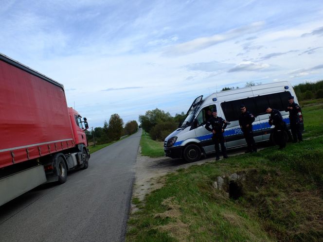 "Są przerażeni". W rodzinnej miejscowości Bartłomiej Blacha roi się od policjantów. 34-latek nadal na wolności