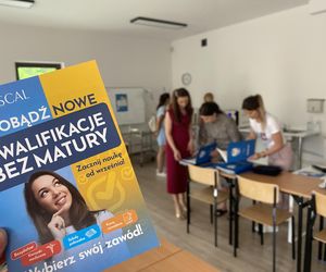 Wakacyjny patrol Eska Summer City w olsztyńskim oddziale Szkoły Policealnej Pascal
