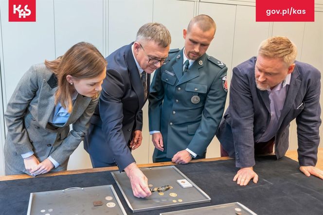 Ponad tysiąc numizmatów z przemytu. Cenne monety trafiły do muzeum [ZDJĘCIA]