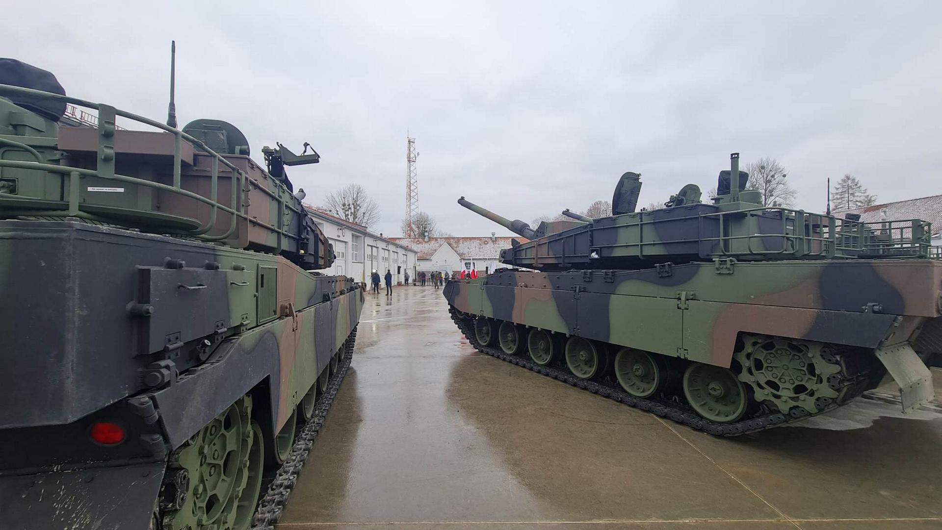 Błaszczak przekazał K2. Koreańskie czołgi już w Morągu