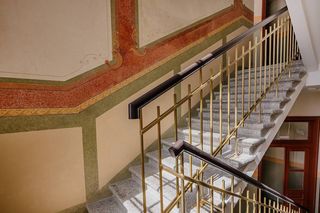 Odnowione mieszkania komunalne w Łodzi. Mieszczą się w trzech zabytkowych kamienicach