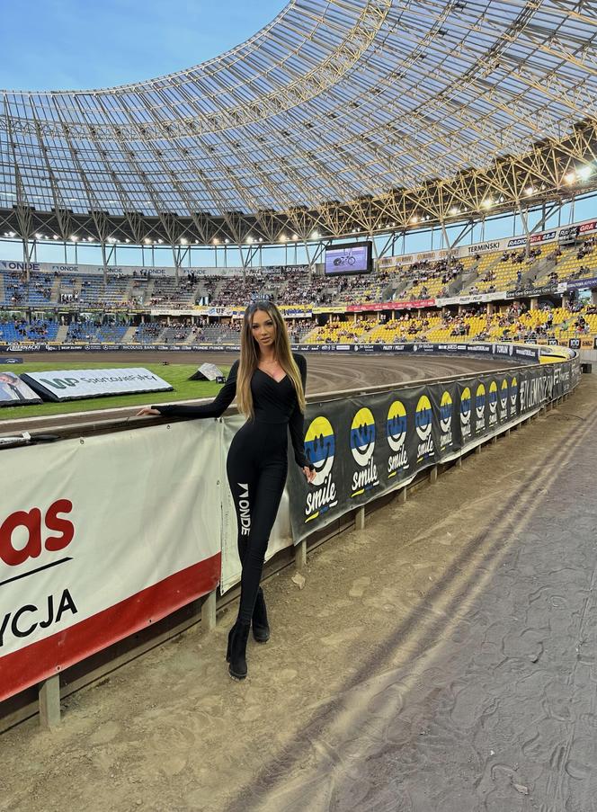 Magda Strąkowska i Daria Grodzińska walczą o tytuł Miss Startu Speedway Ekstraligi 2024. Reprezentantki KS Apatora Toruń zachwycają urodą