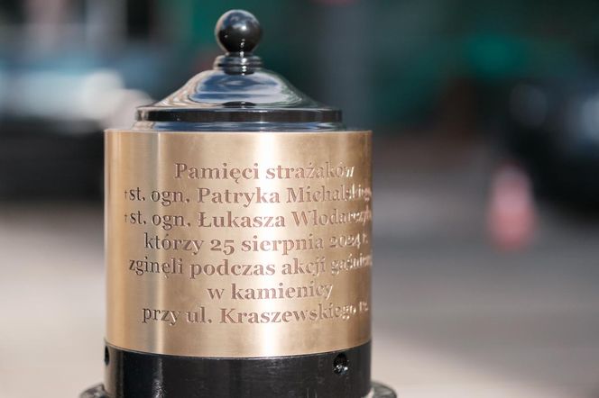 Przy ulicy Kraszewskiego upamiętniono tragicznie zmarłych strażaków