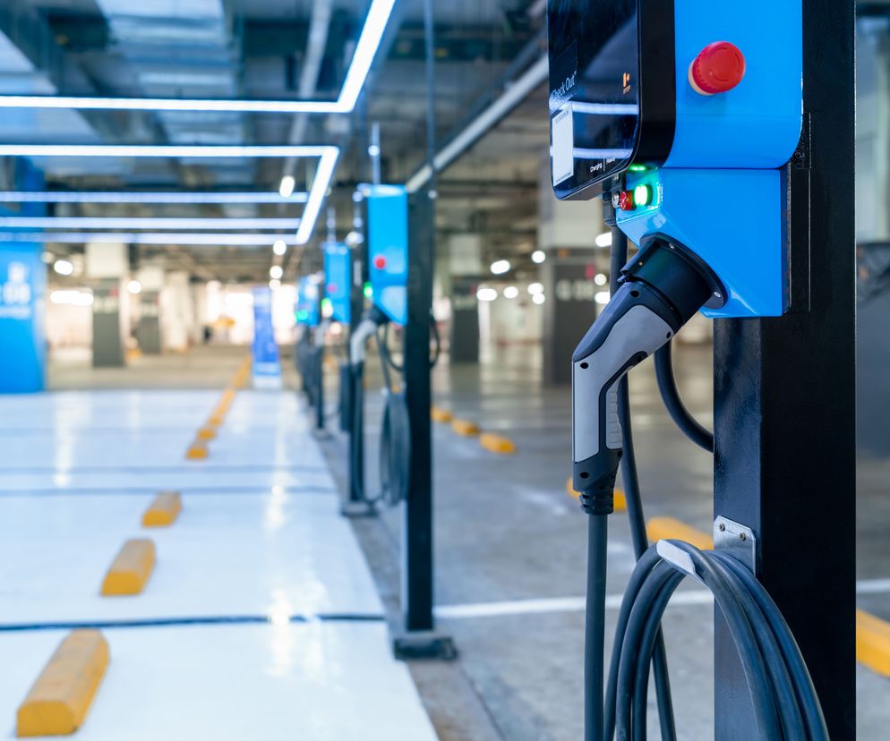 Budowa stacji ładowania samochodów elektrycznych