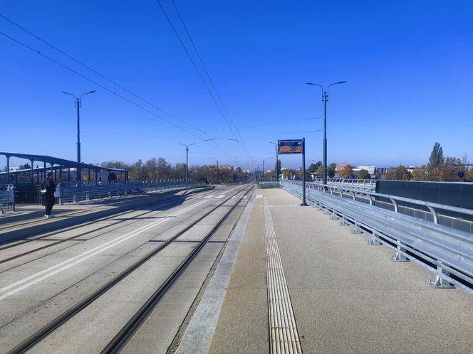 Problemy z wiaduktem przy Przybyszewskiego! Pasażerowie wciąć nie mogą skorzystać z wind