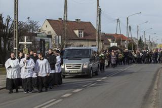 Pogrzeb Julii Bonk. Brązowy medalista pożegnał córkę, towarzyszył mu premier [ZDJĘCIA]