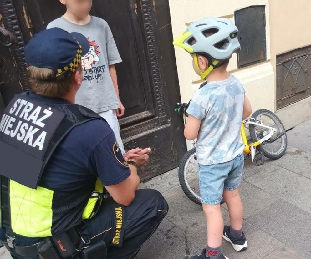 Przerażające chwile na Starym Mieście w Warszawie. Uratowali życie czterolatka pędzącego rowerkiem po ruchliwej ulicy