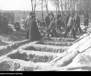 Przeniesienie prochów powstańców styczniowych do kwatery na Cmentarzu Wojskowym na Powązkach - 1934 r.