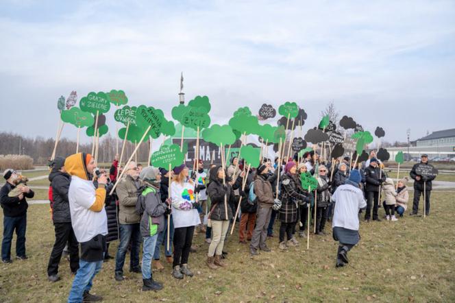 Apelowali o ochronę klimatu. Słuchali ich tylko policjanci i dziennikarze